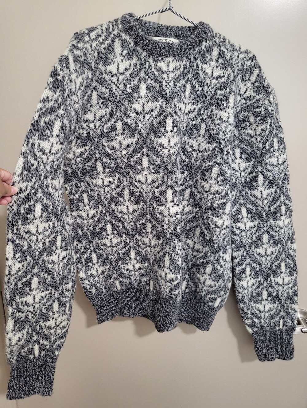 VINTAGE Wool Men's Crewneck Knitted Sweater in Black & White & Grey